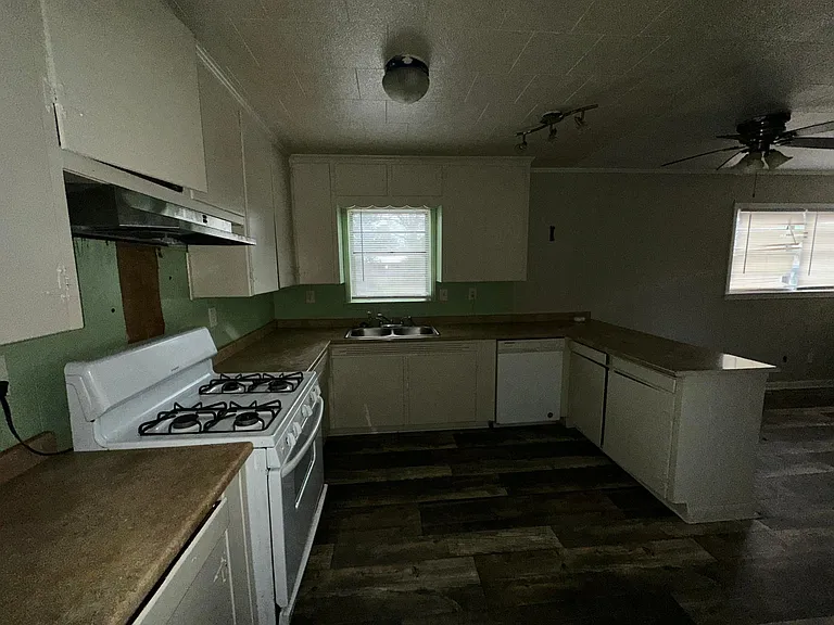 633 Jefferson St — Photo 4