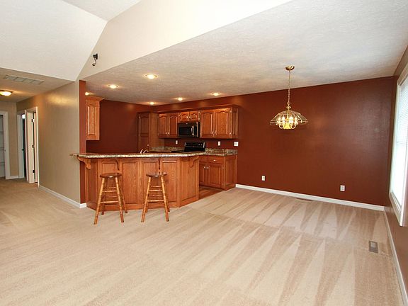5th image of 1050 Berkley Dr