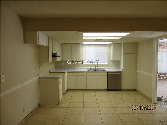 3rd image of 4016 Rubidoux Dr