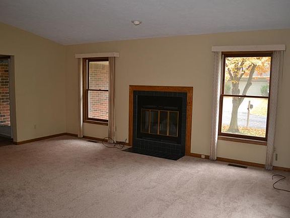 2nd image of 1309 E Glenmeadow Ln