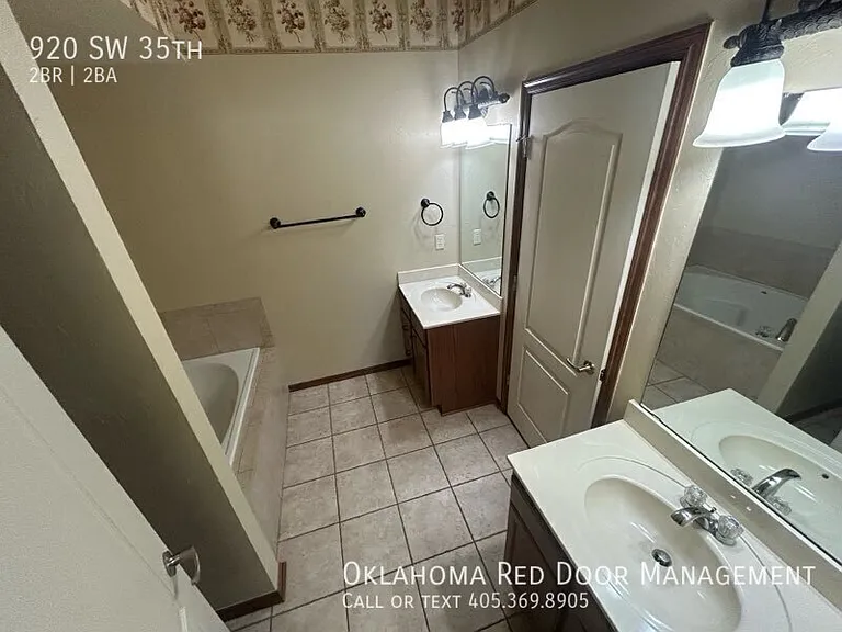 920 SW 35th St — Photo 7