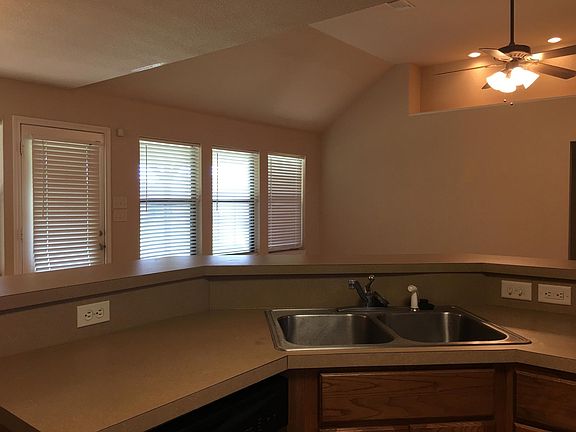 5th image of 3203 Estate Dr
