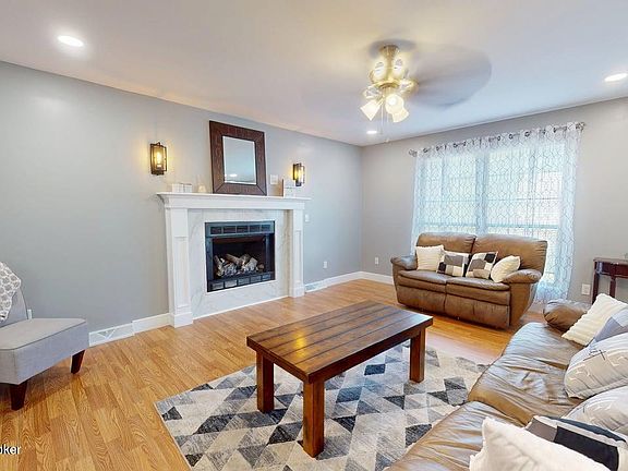 2nd image of 409 College View Dr