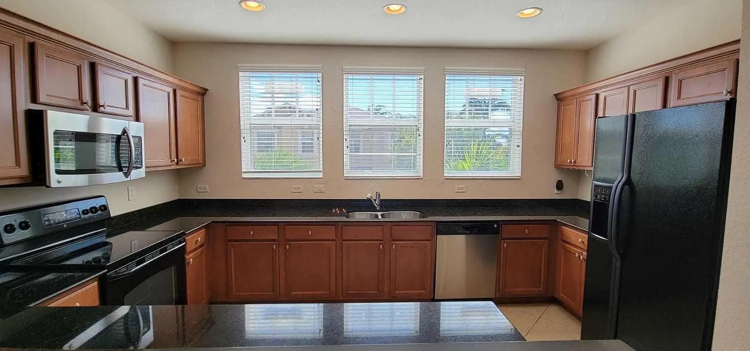 3 bed, 2.5 bath, 1448 sqft, $2,750 — Photo 3