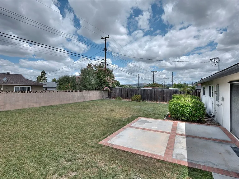 11833 Pounds Ave — Photo 2