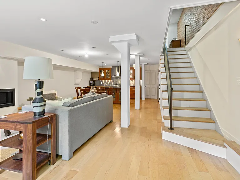 32 Concord Sq #1 — Photo 12