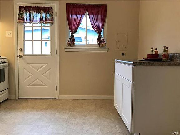 5th image of 645 Southwell Ln