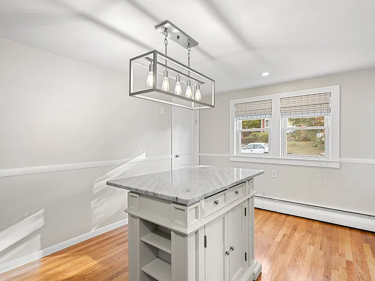 17 Scott Ave — Photo 6
