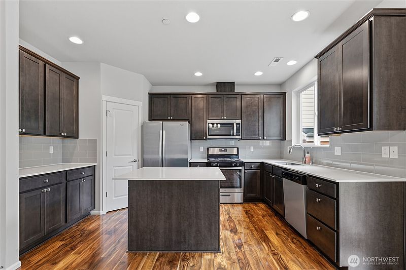 4th image of 2906 S 135th Street
