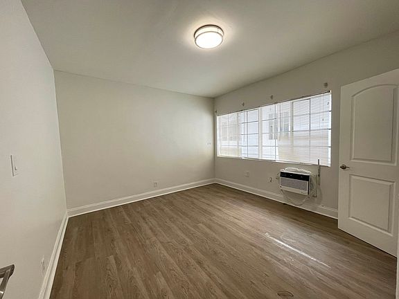4th image of 7450 Byron Ave #7