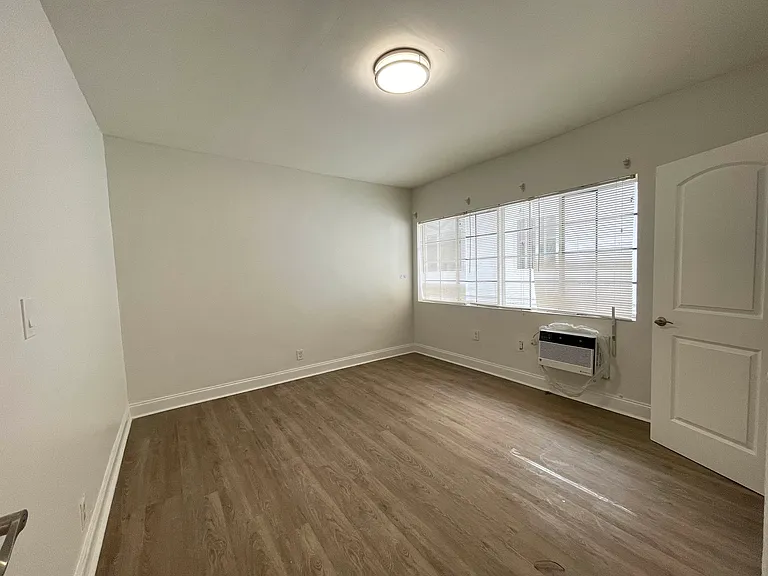 7450 Byron Ave #7 — Photo 4