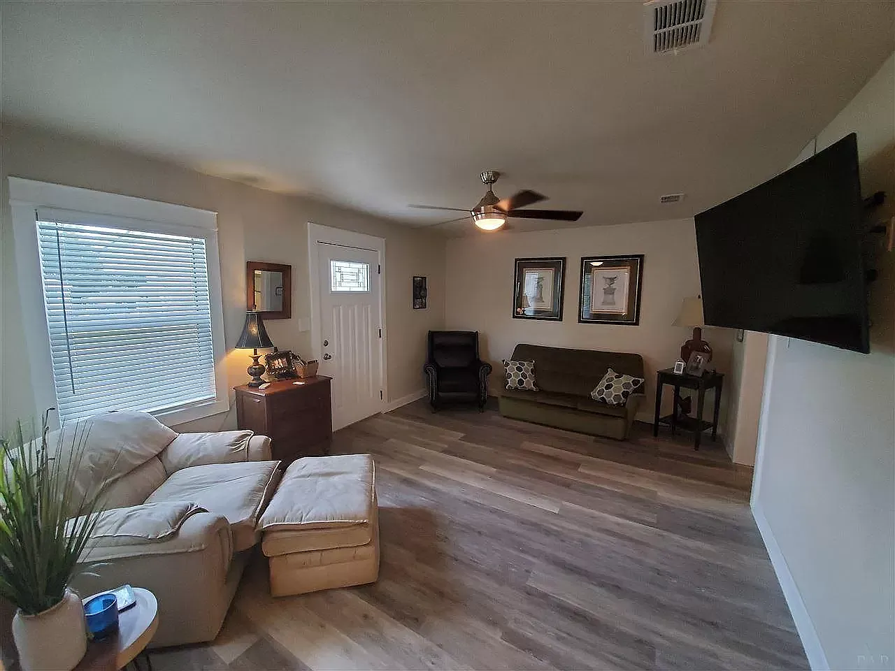 3 bed, 1026 sqft, $1,850 — Photo 2