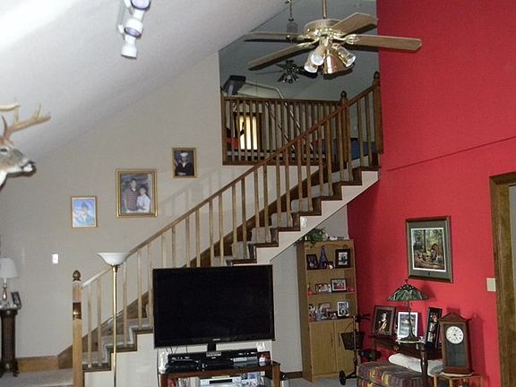 3rd image of 81 Johnson St