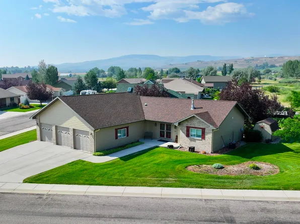 205 Indian Lookout Dr, Lander, WY 82520