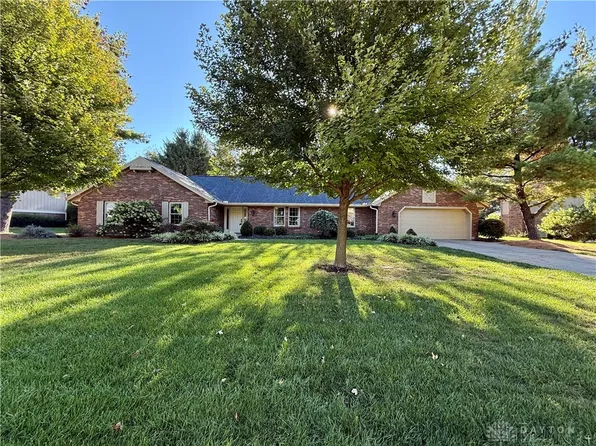 9214 N Creek Ln, Dayton, OH 45458