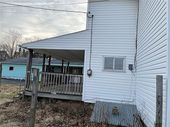3rd image of 325 Pine St