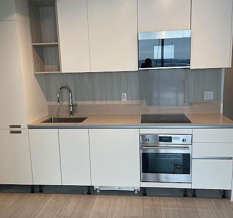 4th image of 39 Mary St #1802