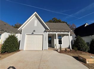 129 Woodland Ln, Opelika, AL 36801