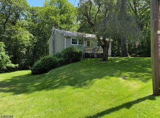 39 Chickadee Ln W, Hewitt, NJ 07421