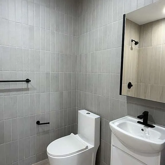 1172 Clay Ave #4B — Photo 3