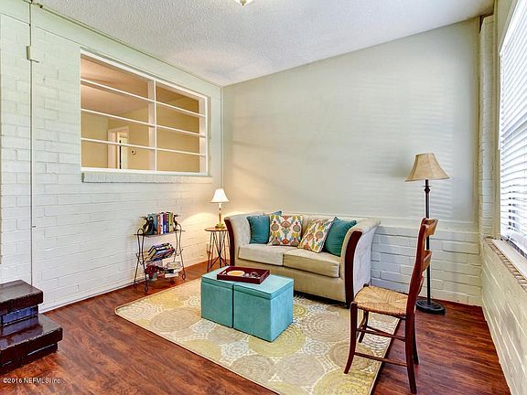 Entry sitting room