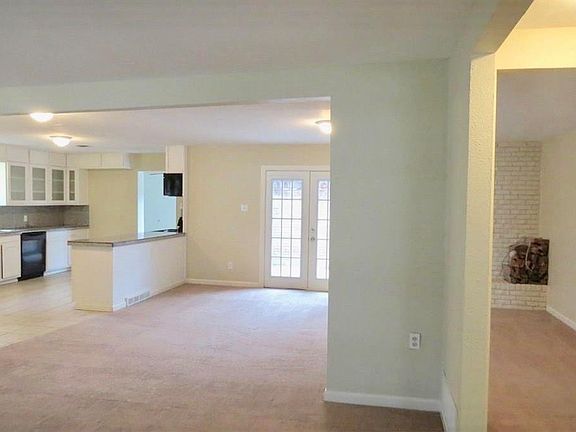 5th image of 7009 Marilyn Ln