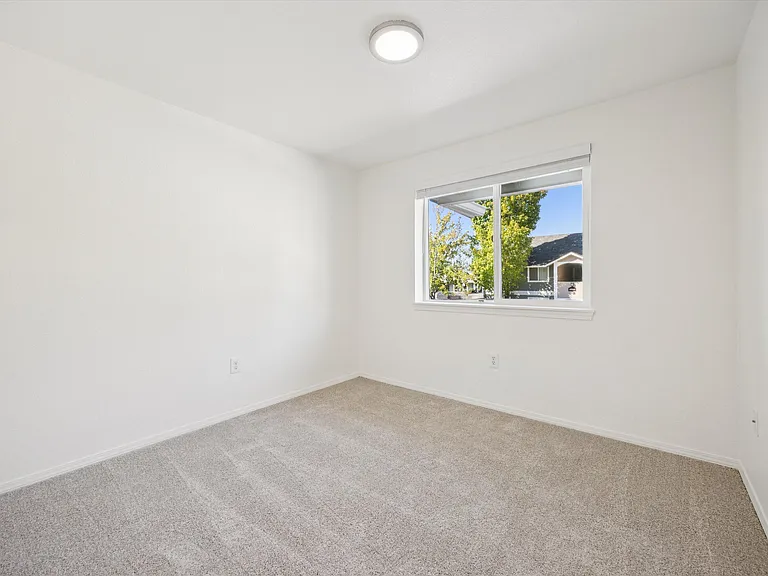 Crestbrook Apartments — Photo 25