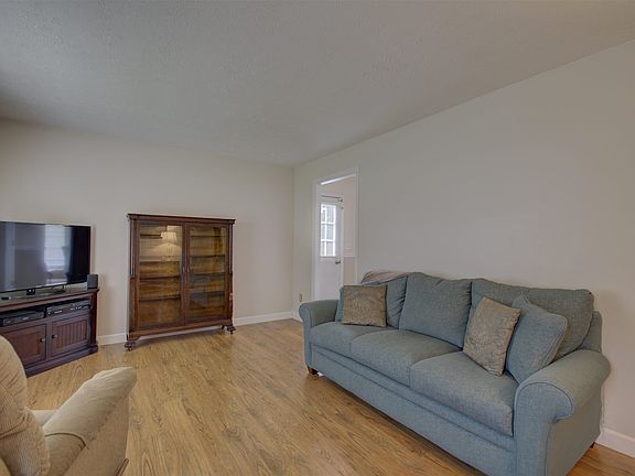5th image of 216 Belair Cir