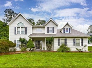 40 S Airmont Rd, Airmont, NY 10901