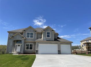 8868 N Poplar Ave, Kansas City, MO 64156