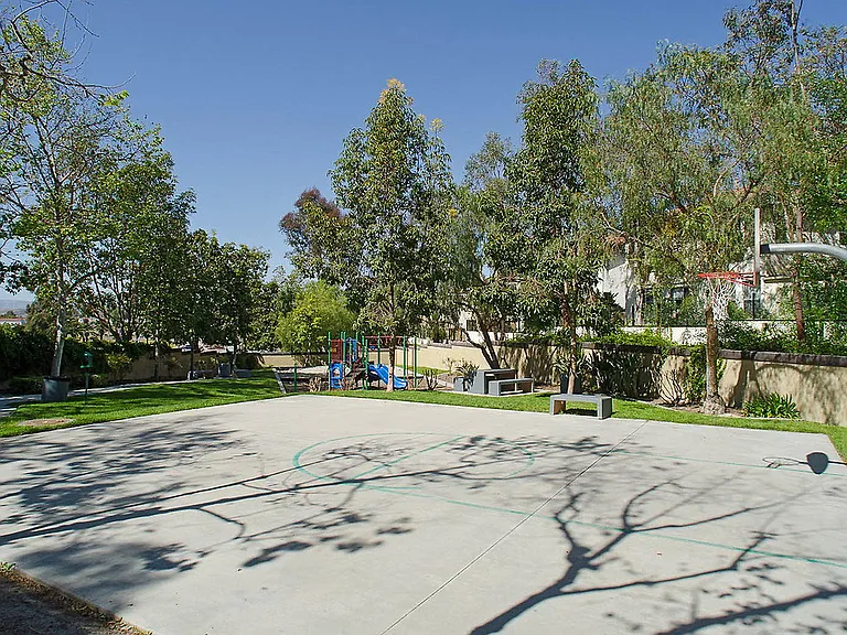 Mission Hills — Photo 3
