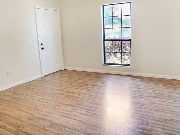 4th image of 699 Aleida Dr
