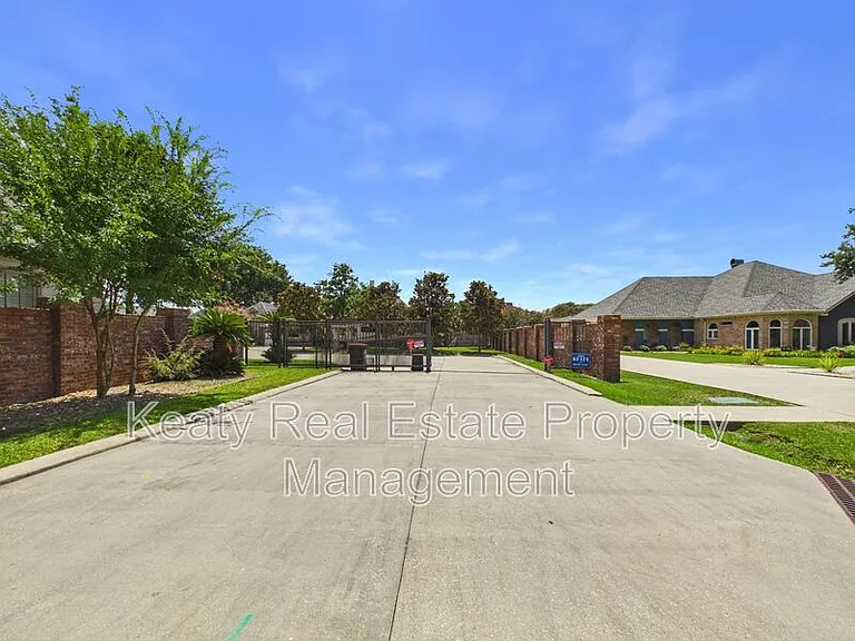 104 Studio Ct — Photo 47