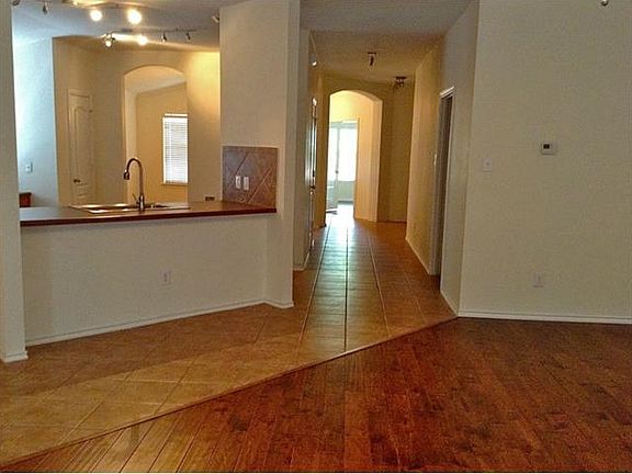 5th image of 100 Pedernales Dr