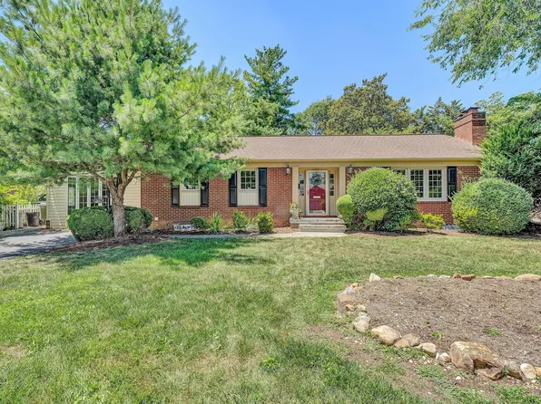 423 Highfield Rd, Salem, VA 24153
