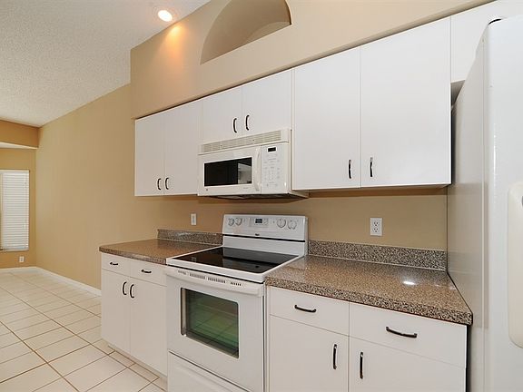 4th image of 4086 Westbourne Cir