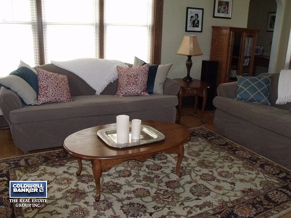 Gorgeous Windows thru out.