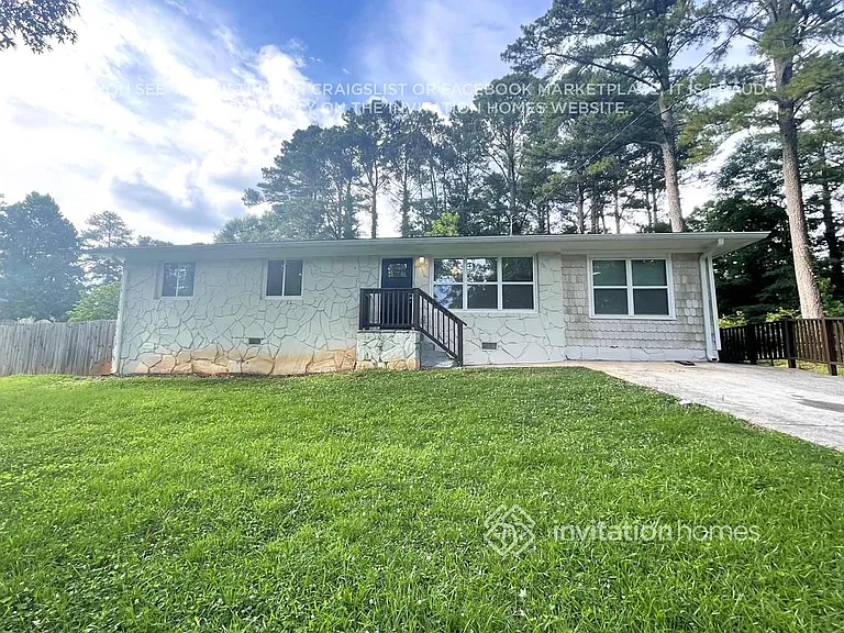 1100 Grace St SW — Photo 2