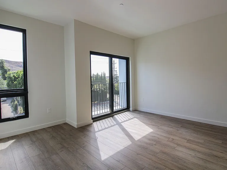 Newly Built Luxury Apartments in San Luis Obispo "Little Italy" — Photo 67