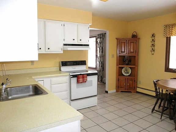 3rd image of 433 E Margaret St