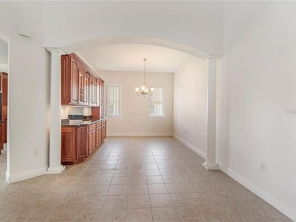5th image of 12 Jefferson Ct S