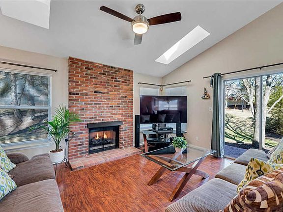 2nd image of 2098 King Arthur Ct
