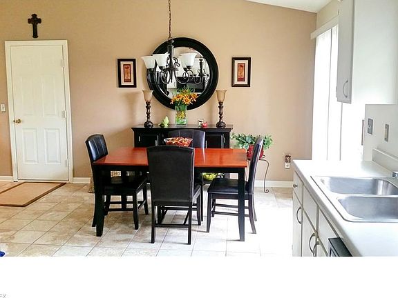 3rd image of 7290 Bellflower Dr