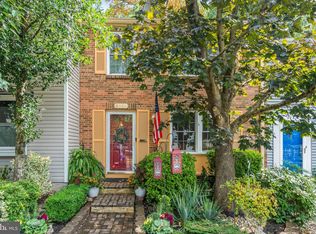 8360 Fern Leaf Ct, Springfield, VA 22153