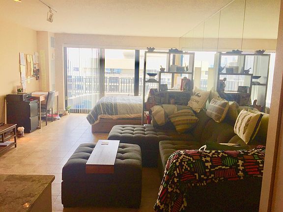5th image of 2020 N Lincoln Park W APT 31L