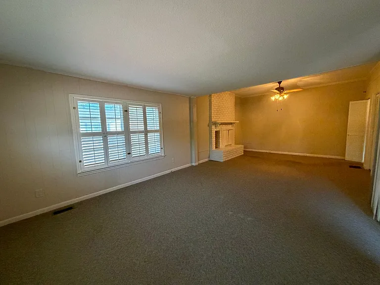 1541 Ebenezer Rd — Photo 11