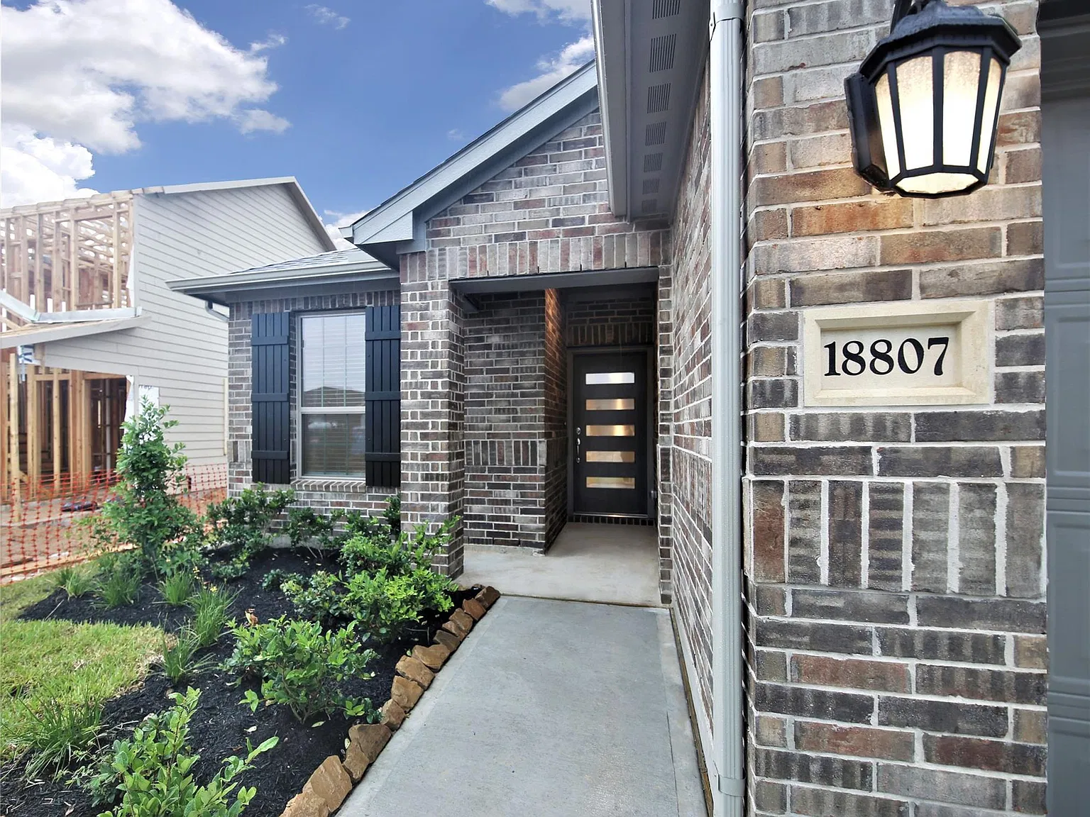 3 bed, 2.0 bath, 1750 sqft, $2,200 — Photo 2