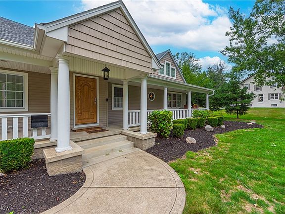 4th image of 2686 Glenmore Dr