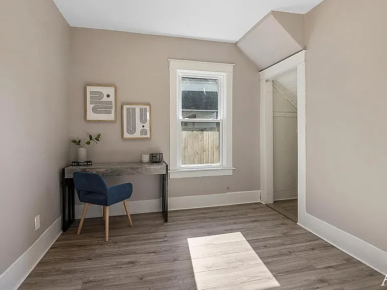443 Hall St SE — Photo 10