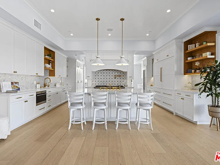 6671 Dume Dr — Photo 13